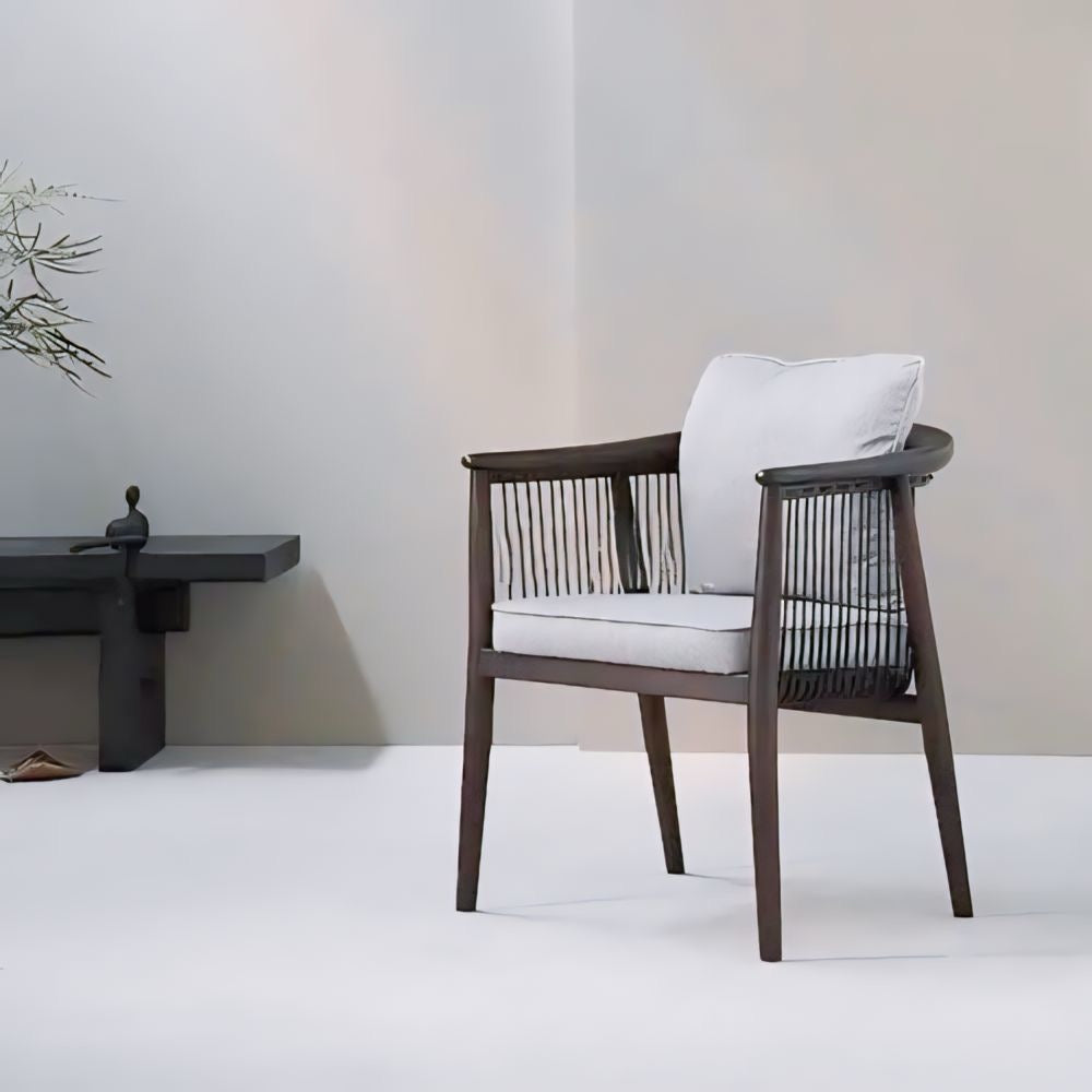 Gonda Chair